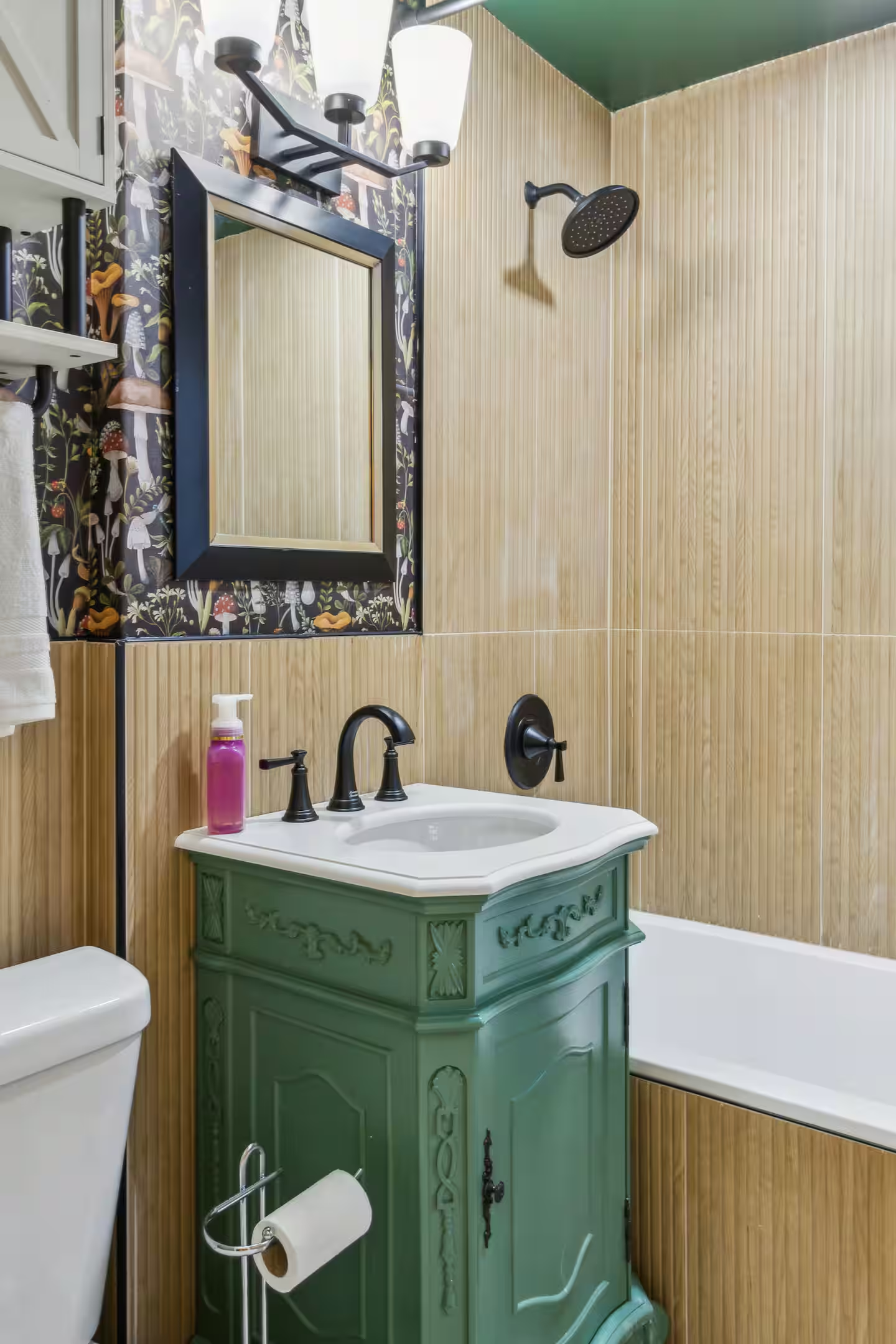 Stylish Bathroom Milwaukee Vintage Vanity