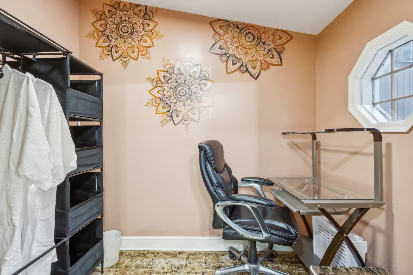 Workstation And Closet Space Milwaukee Rental